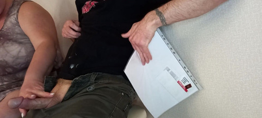 Zona901: A woman saw my cock and jerks it off