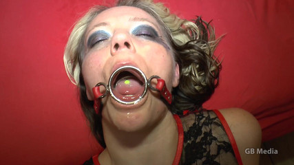 GangBang-Dream: La moglie traditrice sottomessa si fa sborrare e pisciare in...