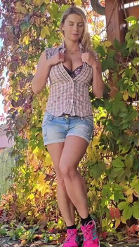 Estilo de chica de campo americana y plug anal