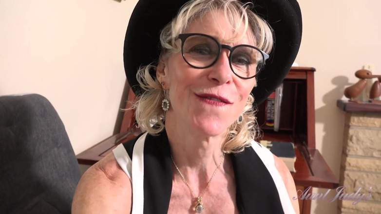 Aunt Judy's: Auntjudys - Dein Reifer GILF-chef Dee Lite Lutscht Deinen Schwanz Im...