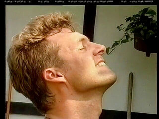 Lucky Cooch: Cewek rambut pirang dengan toket besar lagi asik ngentot kontol...