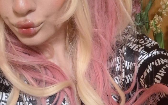 ElzaKom: Sweet Teen Elza Kom