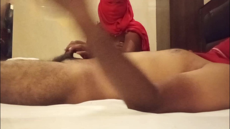 Your Shona: 継母が私の部屋に入ってきて、私(あなたのショーナ)をマスターベーションしました。