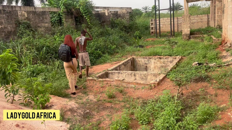 Ladywhite: 美丽的公主在一个新的地区迷路了，但找到了两个帮助