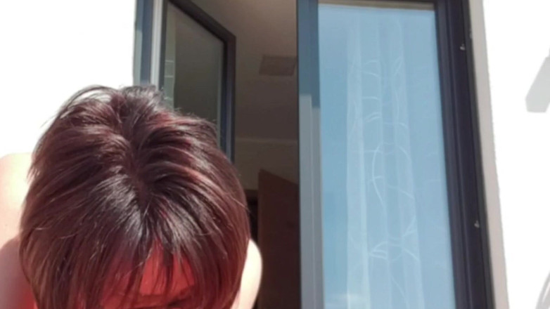 JulieEroticDress: Frau Spritzt Unkontrolliert Während Orgasmus