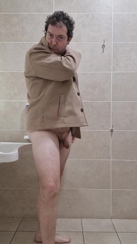 Ganz nackt in meinem Kleid