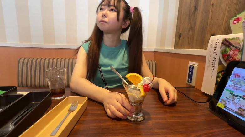 Strix: 乳首輪のツインテールの妖精は、まだセックスが何であるかを知らず、自分自身をどうしたらよいかわかりません