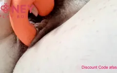 Nicoletta honeyplaybox'tan 31 talimatını deniyor ve bu yeni vibratörle gerçekten harika bir orgazm oluyor