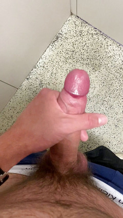 Zaharia: La cumpărături, labă