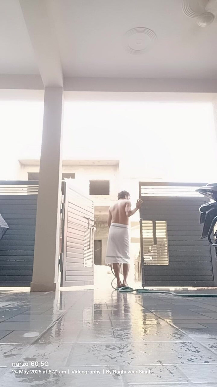 Rajasthani-old-lover: Rửa sân của tôi trong khăn tắm