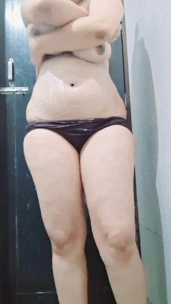 Riyathakur: Indiana quente sexy menina masterbate no banheiro, dedilhado