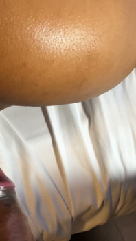 Lia Lin membuatkan Goro Kush terlanggar pantatnya sebelum dia masuk... Creampie pusingan 2