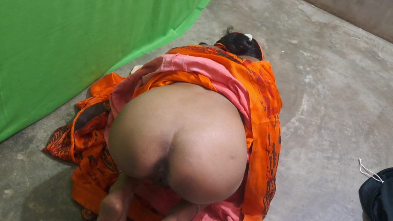 Trilokinath: देसी आंटी नग्न