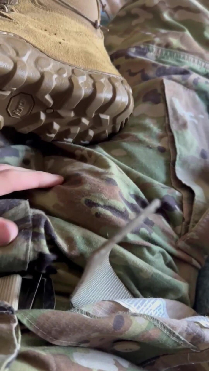 Gay Soldier Stuff: Super žhavá - us army Solider střílí náklad spermatu na jeho botu!