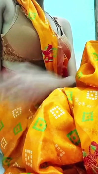 Gadis India memainkan peran mengajar panas dan erotis