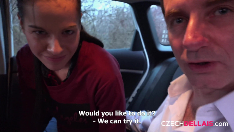 Czech Dellais: Dellais 7: due bellezze seducono un pilota molto volenteroso