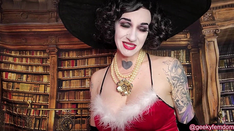 Geeky Femdom: Lady Dimitrescu tatil hediyesi