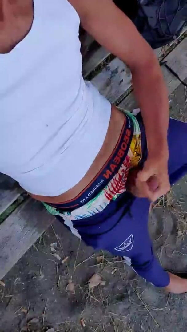 Slutboyben: Sexy, aber mit gehirn befusseltes exhibitionistenschwein