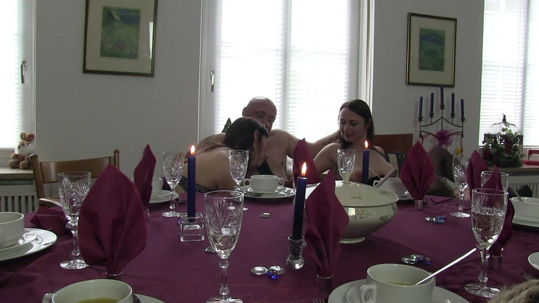 Under German Roofs: Les chattes allemandes ont hâte de se faire pénétrer jusqu’à...