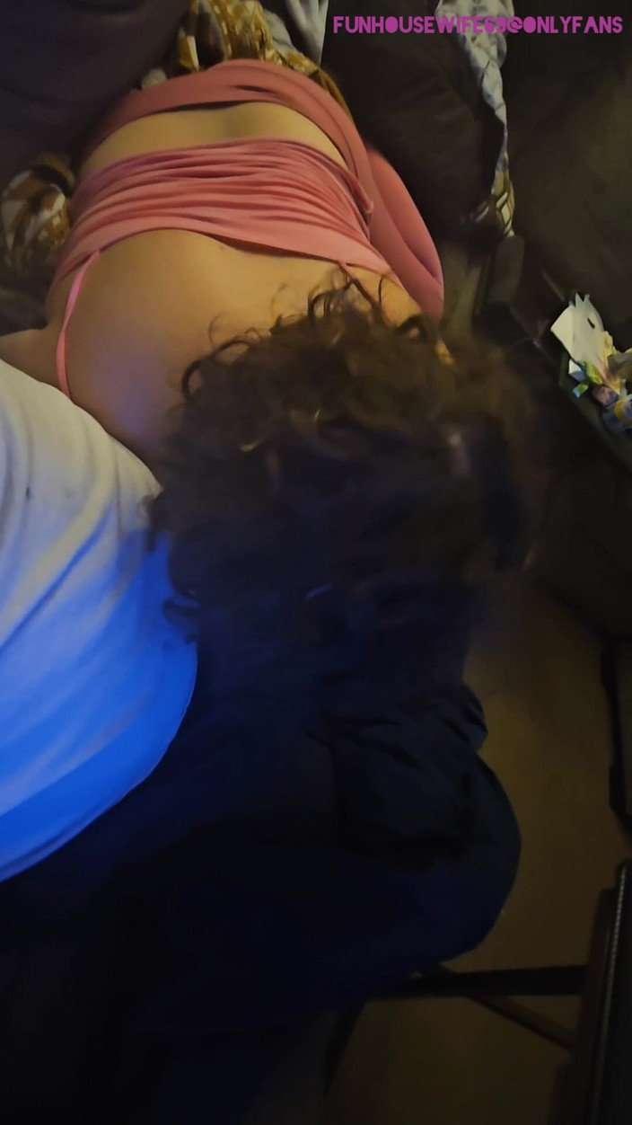 Funhousewife69: Il m’a dit de lui sucer la bite alors je...