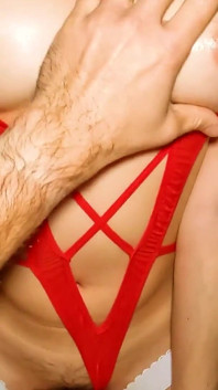 MILF bertetek besar semula jadi yang sempurna dengan pepek berbulu dapat creampie tidak sengaja!!
