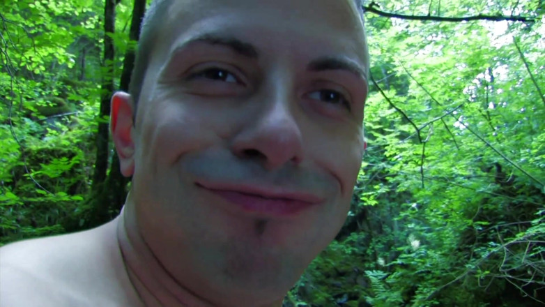 Out Sexxx: Baise anale dans la forêt dans des bas résille