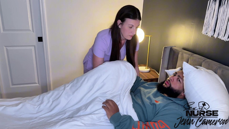 Sexy Nurse Jenn: Roar - kannst du den löwen hören?