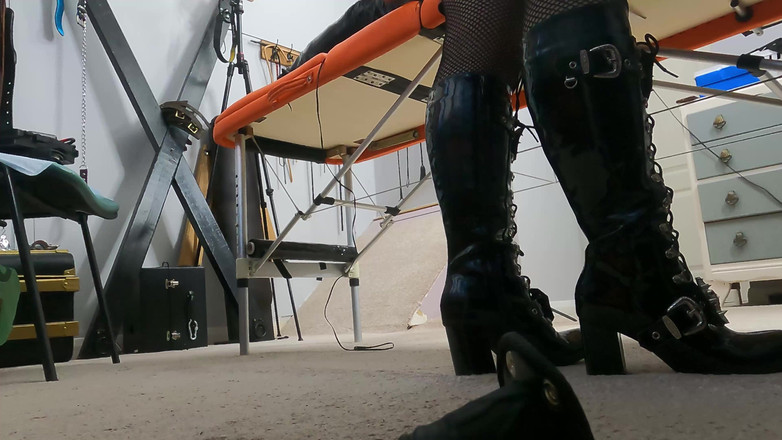 The Izars: Maîtresse Izar fait de son dexter