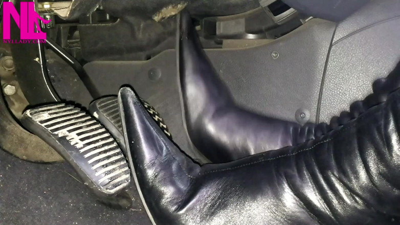 Nyllady: Bombeo de pedal y descomprimido mis botas de cuero negro