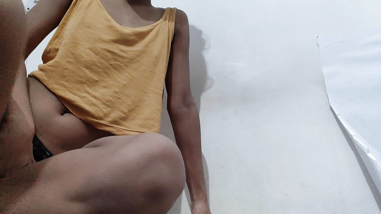 desigirl93: 18 yaşındaki güzel Hintli kız çıplak vücudunu gösteriyor. Ateşli azgın kız