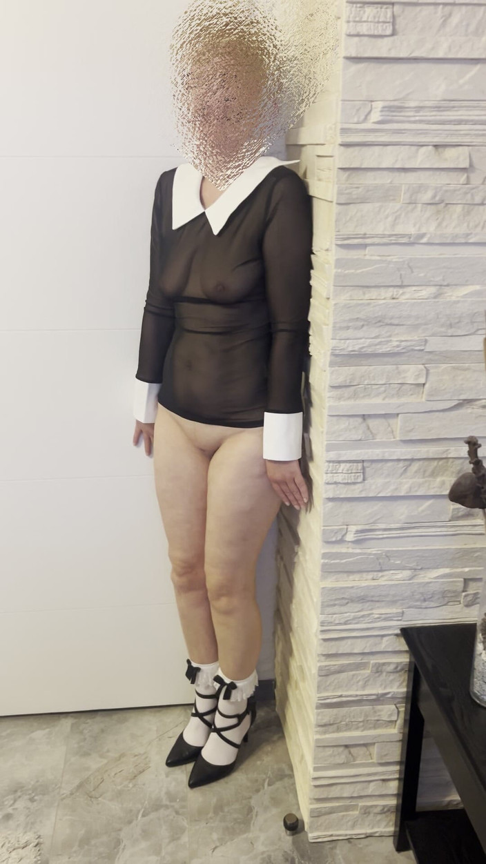 SashMash: Ma Femme Posant Dans La Chambre