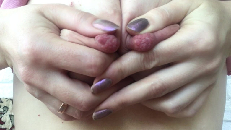 Risky Hairy Couple: BDSMプレイ後の胸の見た目