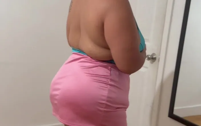 PutiLing: Awek montel latina berpantat besar dengan kaki tebal skirt kasut...
