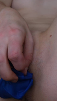 Handschoen van dichtbij klinkt en speelt