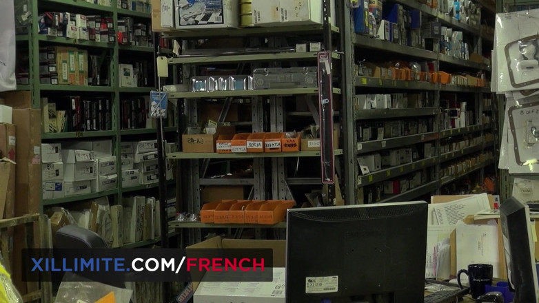 French girls at work: Емі Руссо, хардкорний секс з механіком