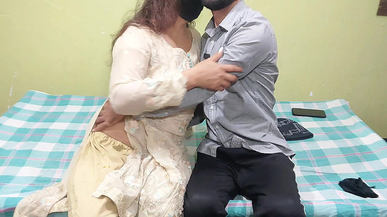Pakistani CoupleX: Романтический секс индийской возбужденной пары, наездница с ясным хинди аудио