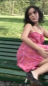 Reifer mann, heißer blowjob: sie ist jung und sie liebt es, seinen reifen schwanz zu lutschen
