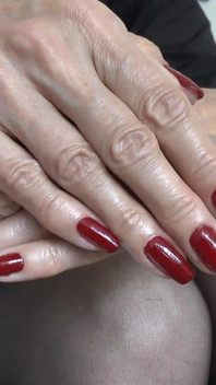 Vackra röda fingernaglar på sommaren - del 3, Lady Victoria Valente