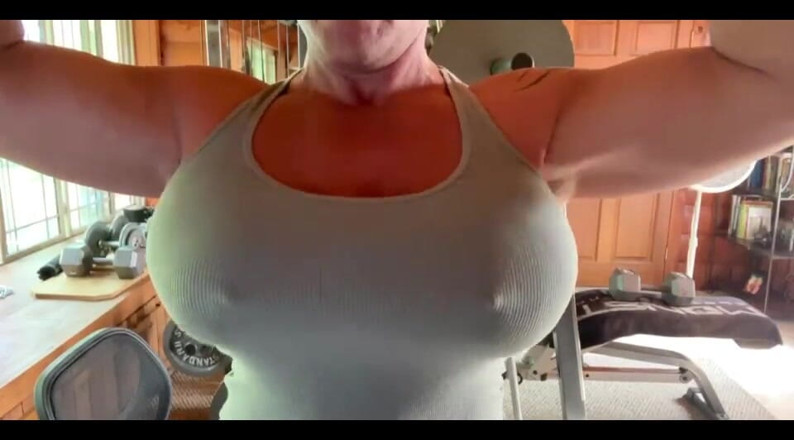 Musclemama4u: Țâțe fericite marți