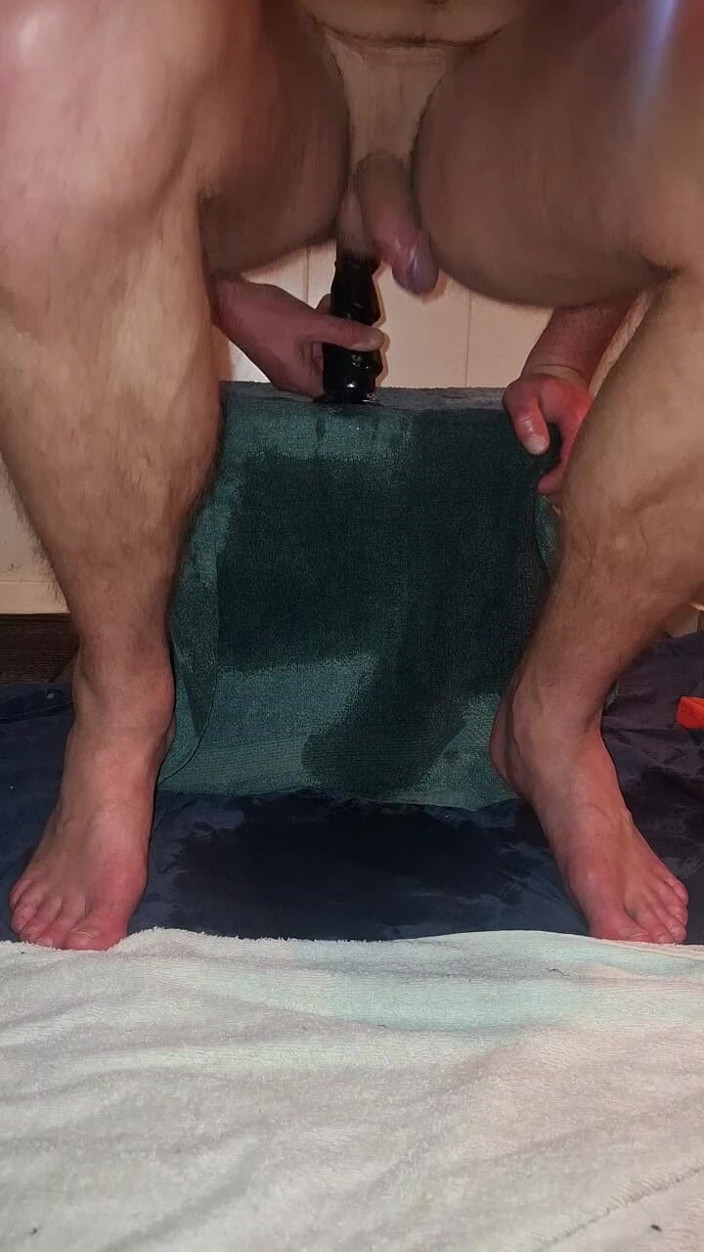 NoFace Twink X: Un arrapante maschio da solo cavalca il suo giocattolo fino...