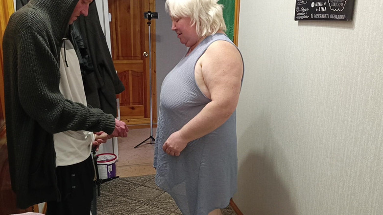 Zona901: Kurir knullad styvmamma i mun och fitta doggy style