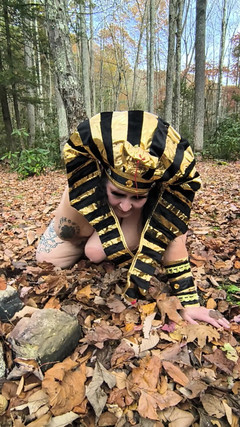 HerculesnVENUS: ¿Qué hace esta puta con esas hojas? de rodillas?