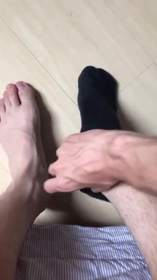 Riu Melo: Twink erotic and exotic massage with feet