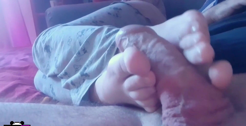 Radio Porno Panda: Footjob ibu rumah tangga