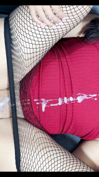おっと、間違った穴!彼女のお尻を容赦なく犯し、彼女の上に大量射精しました...