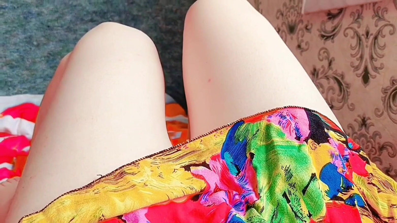 Kitty_Cross: Hands Free wytrysk Femboy masturbuje się jej gładkimi udami Aż...