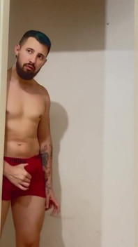 Perverser nachbar sah mich im fitnessstudio, ging zu meinem haus und fickte mich unter der dusche