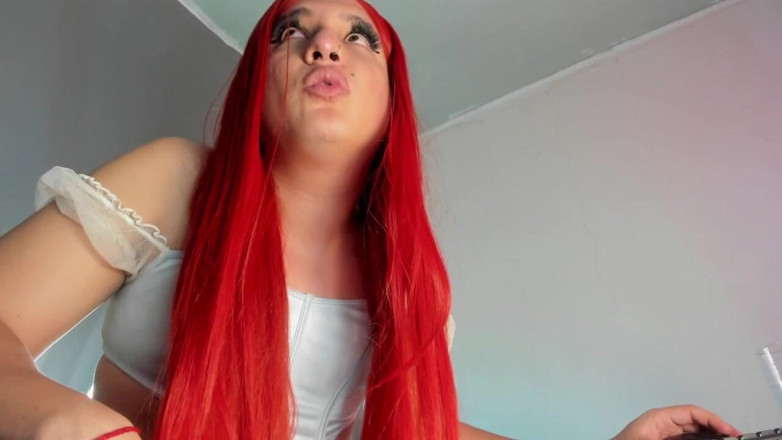 Aline Costa: Aline Costa Masturbiert Ihren Schwanz, Während Sie Ihren Bubble Ass...
