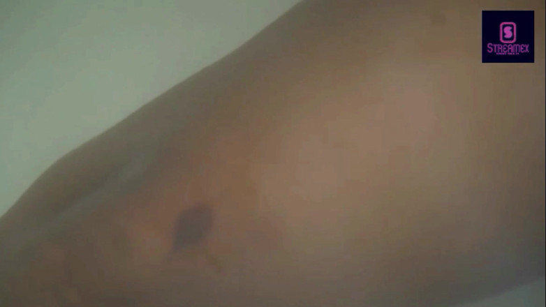 Stream Ex: Güzel Hintli genç egzotik banyo