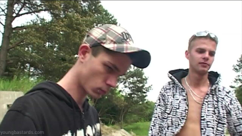 Young Bastards: Genç sürtük için üç yarak